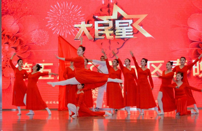 遼（liáo）寧老年藝術團本溪分團參加（大民星）2018遼寧春晚選拔演出現（xiàn）場照片