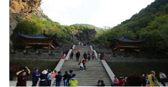 醉美山海林湖泉 養生度假親和源 遼寧親和源（yuán）溫泉養老產業園