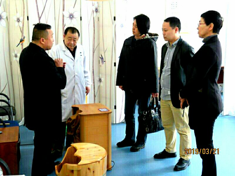 走進（jìn）養老院，為康養醫療做（zuò）些實事（shì）