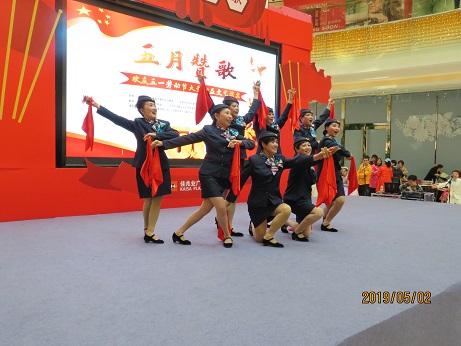 《五月讚歌（gē）》——歡慶（qìng）“五一”勞動節大型公益文藝演出（chū）