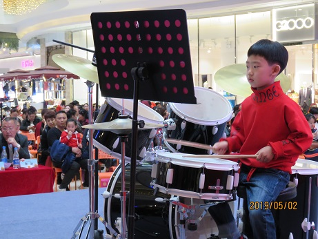 《五月讚（zàn）歌》——歡慶“五一”勞動（dòng）節大型公益文藝演出