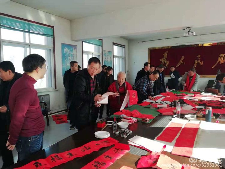 下鄉寫聯送福 墨寶飄香暖心 ——遼（liáo）寧（níng）毛體開展“新（xīn）春（chūn）送福 文化（huà）下鄉”活動