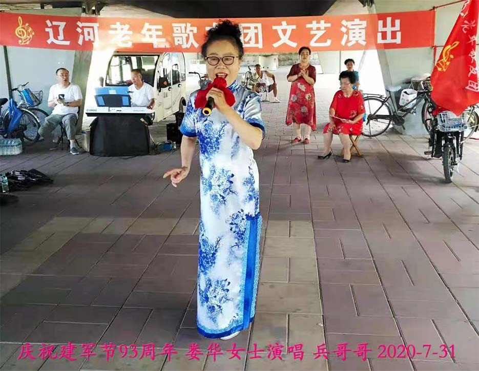 立交橋下歌聲蕩漾（yàng）舞翩翩