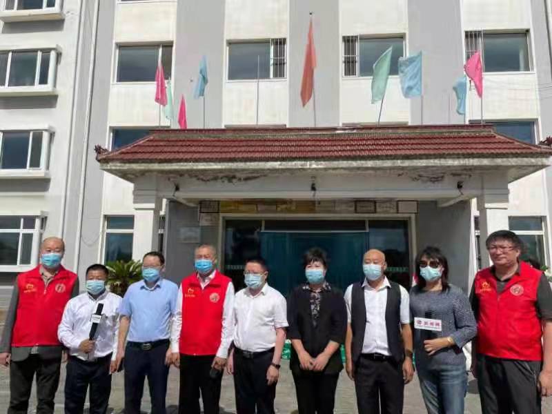 善舉（jǔ）創（chuàng）造和諧（xié） 愛心傳承（chéng）美德（dé） ——趙士慶愛心團隊走進（jìn）新民開展捐贈活動