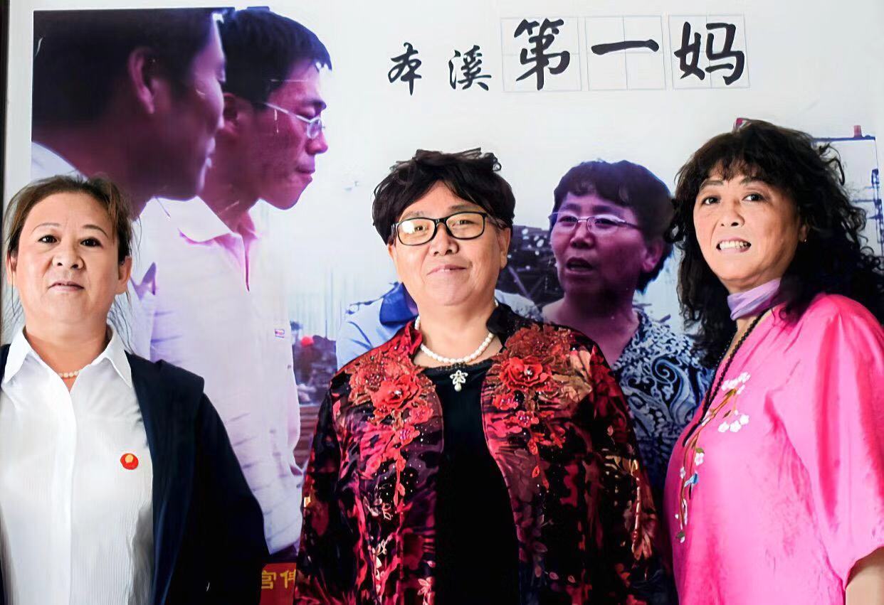 中秋佳節，愛心（xīn）映日月