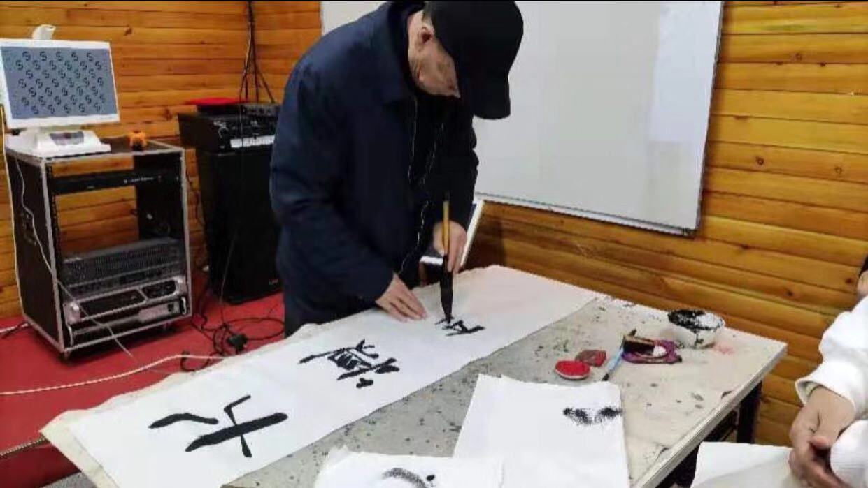 鞏固脫貧成果 促進鄉村振興創（chuàng）新路