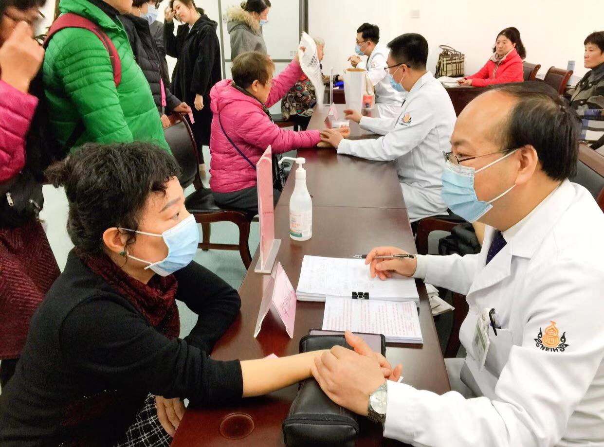 沈陽（yáng）老幹部（bù）大學開展“情暖重陽，樂享生活”義（yì）診活動