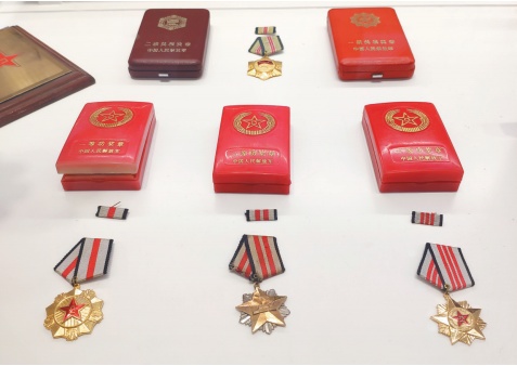 千枚軍功章致敬最可（kě）愛的人