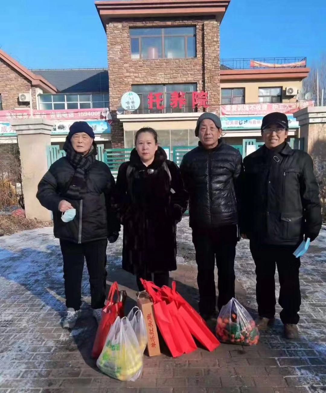 春節前夕書畫院（yuàn）長（zhǎng）帶隊給托養老人送溫暖