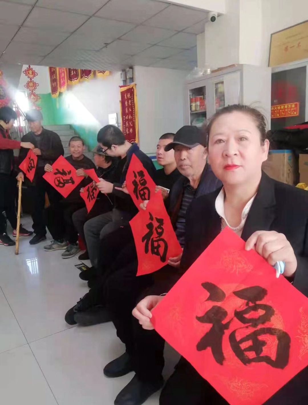 春節前夕書畫院長帶隊給托養老人送溫（wēn）暖