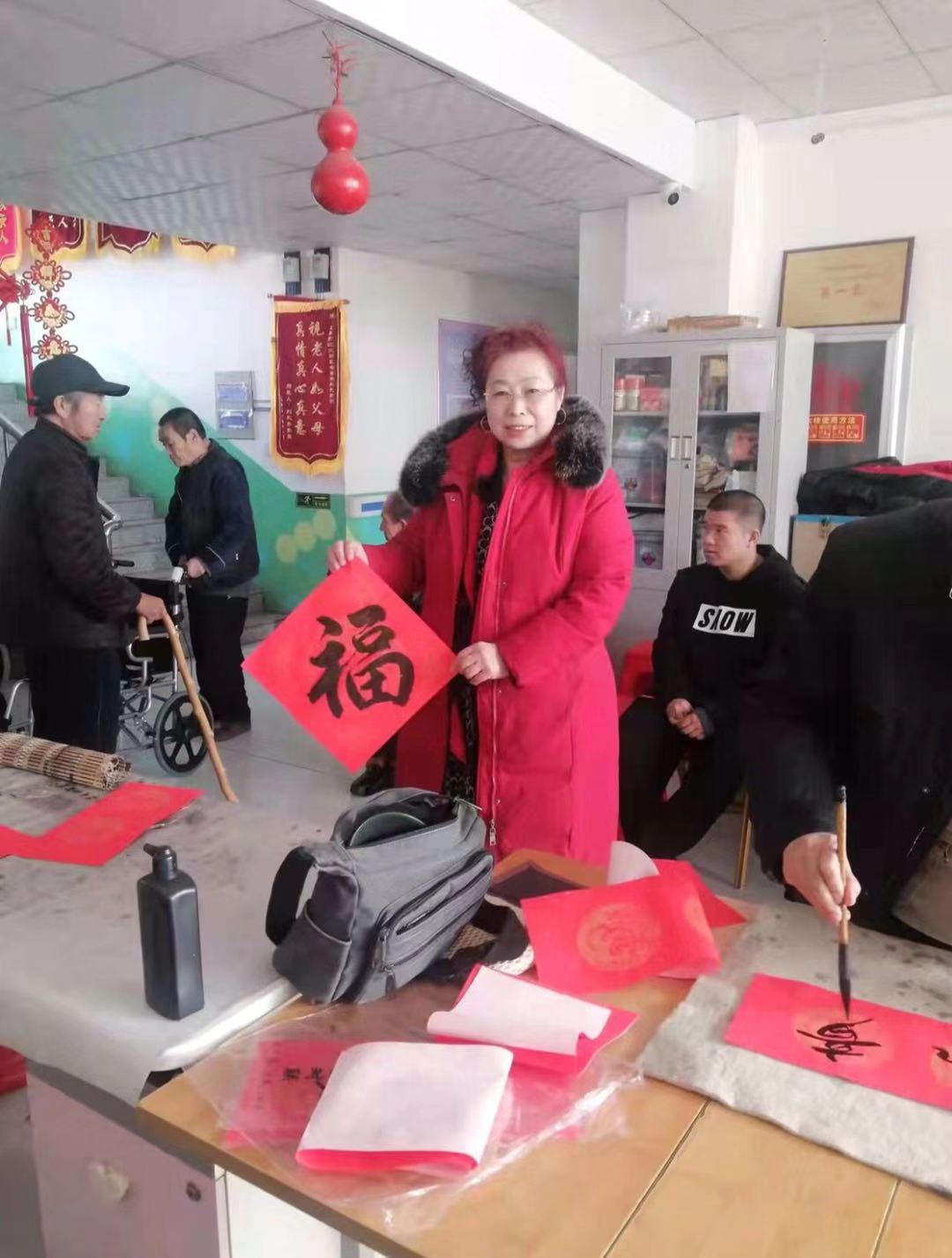 春節前夕書畫院長帶隊給托養老人送溫暖