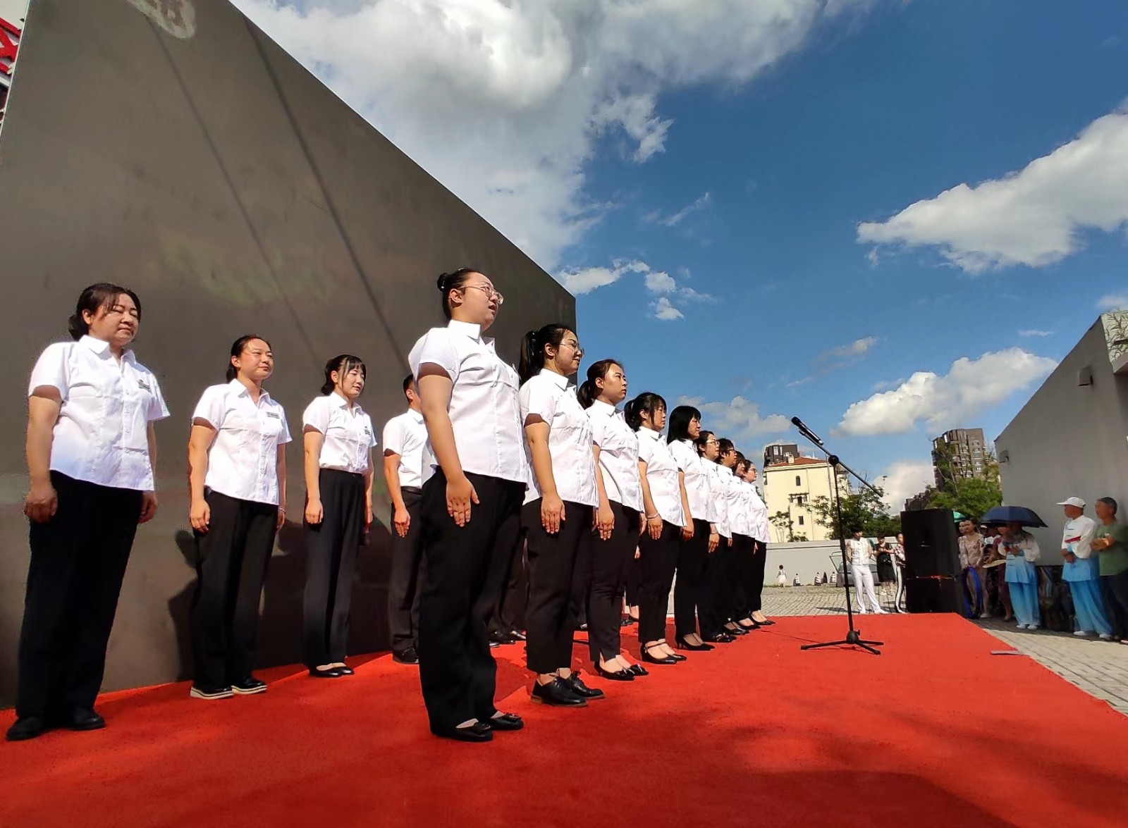 沈陽沈北輝山街道馮道（dào）社區第三屆“社區鄰裏節”暖心開（kāi）幕