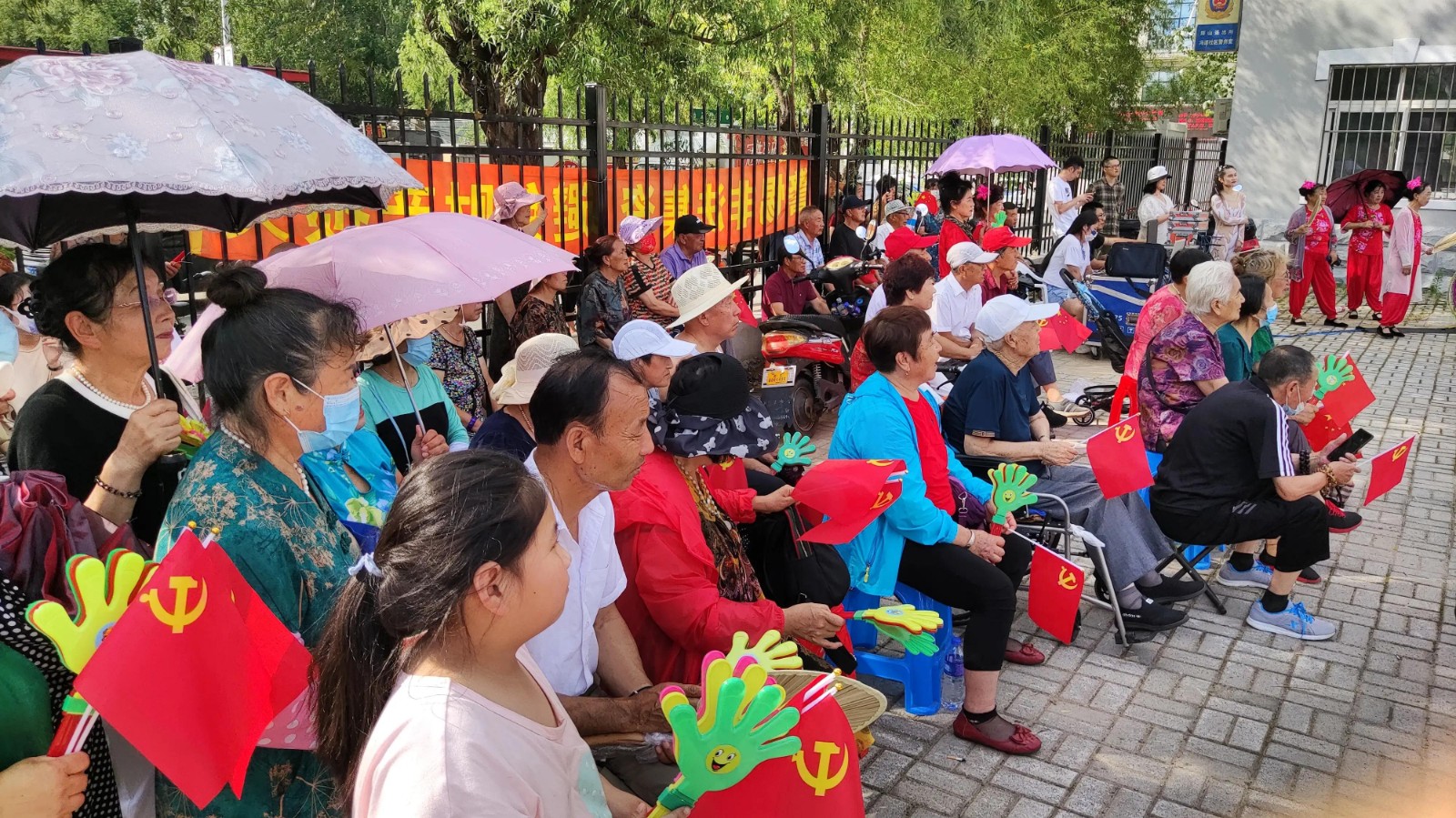 沈（shěn）陽沈北輝山街道馮道社區第（dì）三屆“社區鄰裏節”暖心開幕