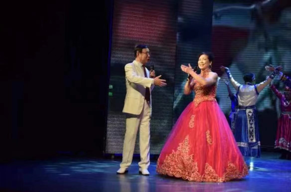 喜（xǐ）慶二十大   奮進新征程