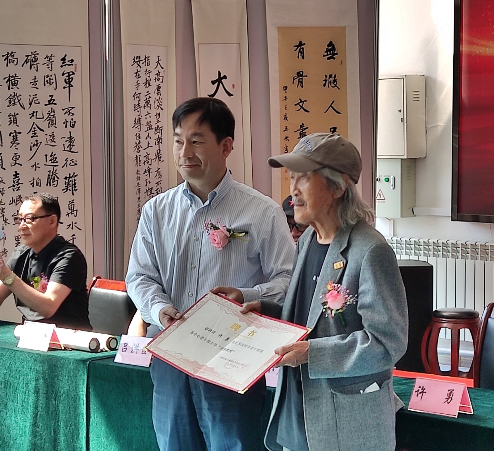 沈（shěn）陽老幹部大學舉辦“翰墨歌盛世 師（shī）生感黨恩”書法繪畫作品展