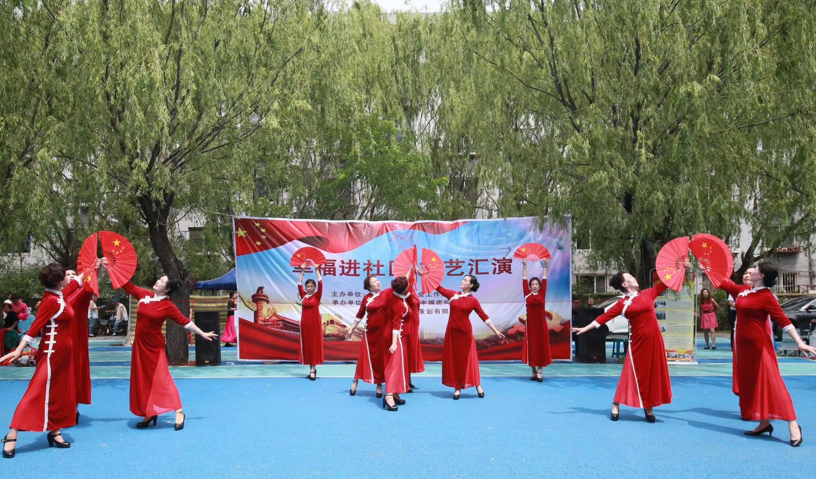 “幸福進社區（qū） 慶七一文藝匯演”助力解決中老年單身（shēn）痛點問題｜梅江東社區
