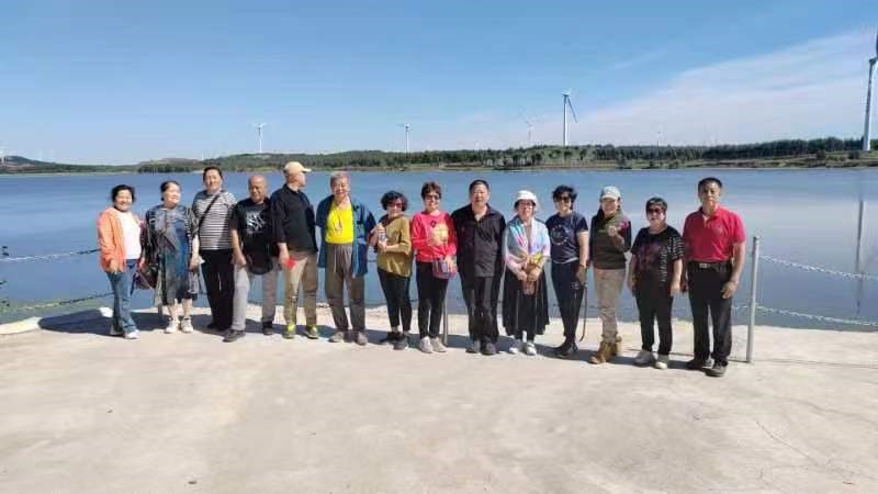 誓將大漠變林海,不教黃沙（shā）再往南