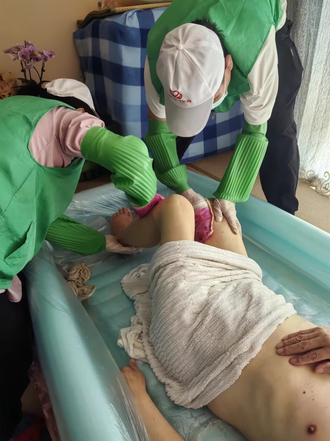 垂暮不（bú）離親，養老不離家，團隊式陪護，安老更（gèng）放心