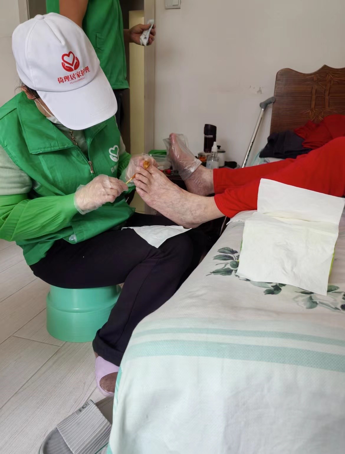 垂暮（mù）不離親，養老不離家，團隊式陪護，安老更放心