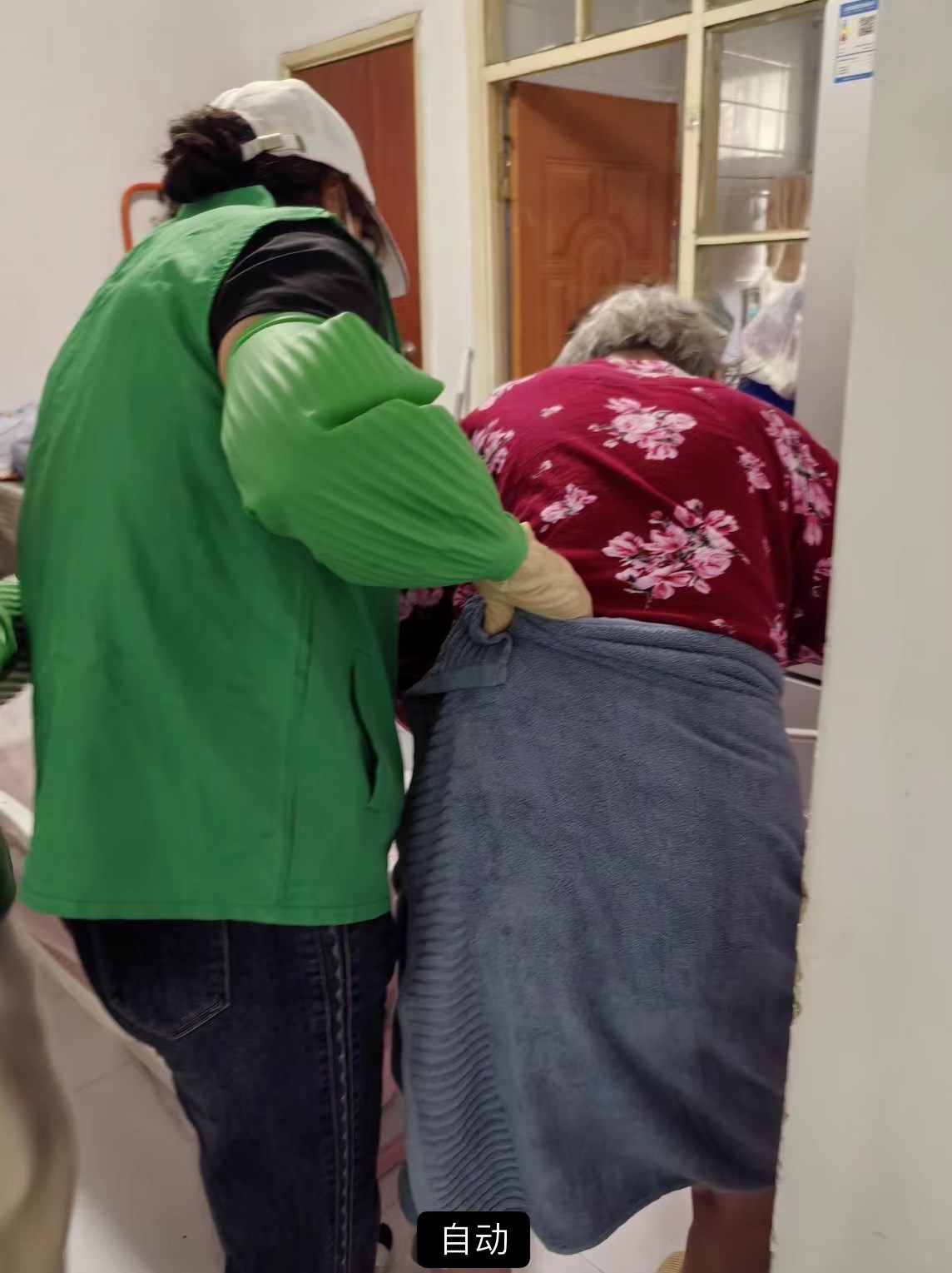 垂（chuí）暮不離親，養老不離家，團（tuán）隊式陪護，安老更放心