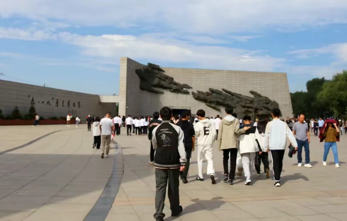 沈陽眾多市民（mín）走進“九.一（yī）八”