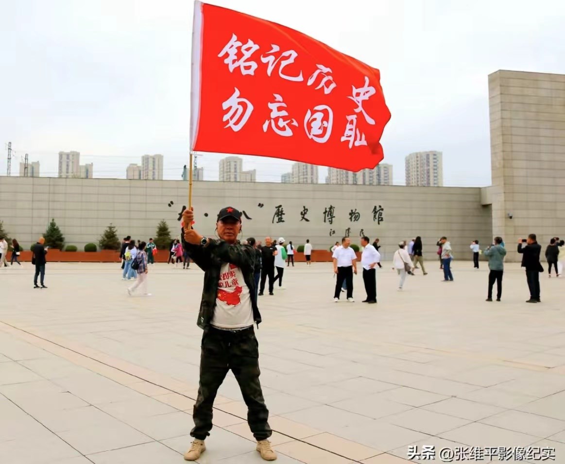 沈陽眾（zhòng）多市民走進“九.一（yī）八”