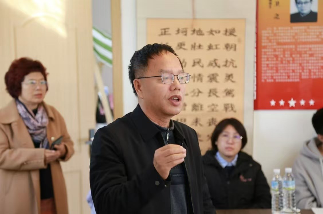 振興東北經濟研究院（yuàn）與遼寧養老服務網和省委幹休所小（xiǎo）區聯合組織“書法繪畫筆（bǐ）會”活動