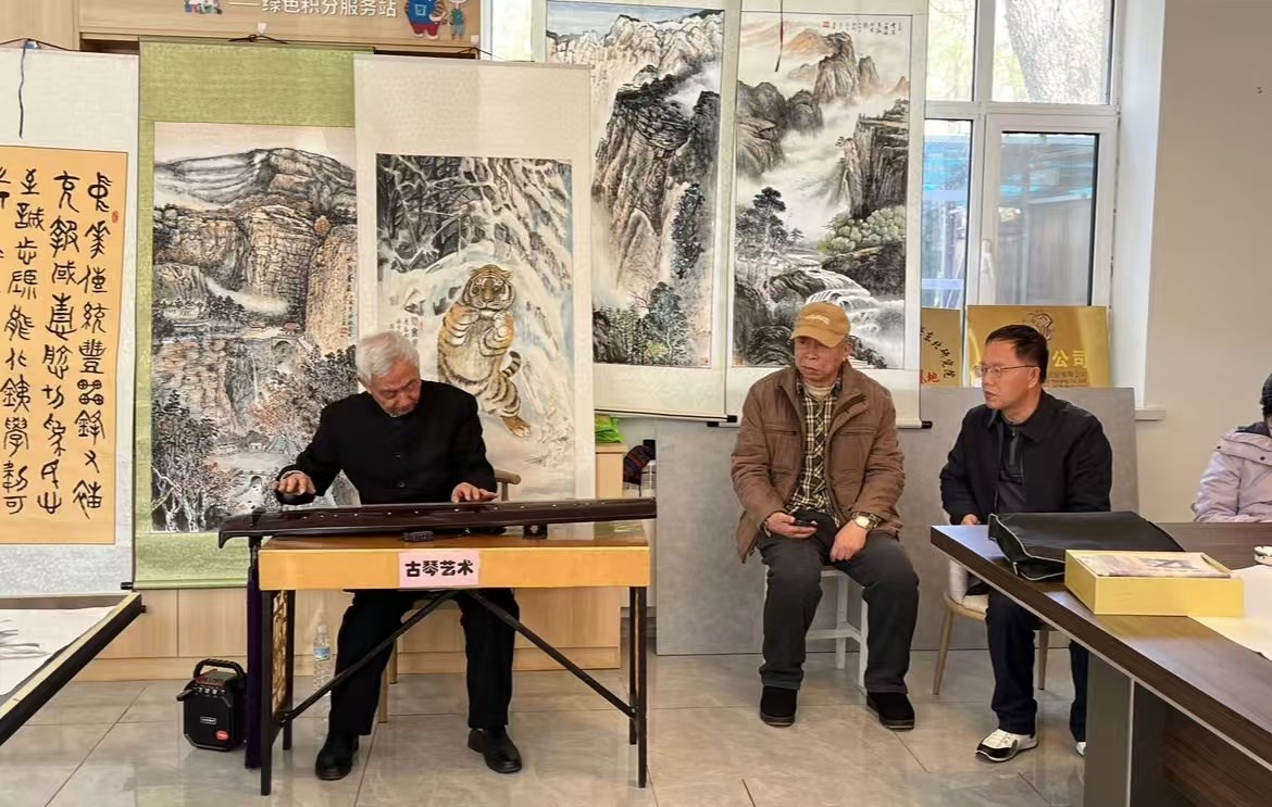 振興東北經濟（jì）研究院與遼寧養老服務網和省委幹休所（suǒ）小區聯合組織“書（shū）法繪畫筆會”活動