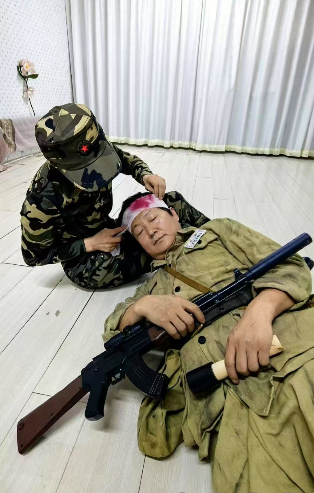 紅旗軍民藝術團為慶祝（zhù）抗戰勝利八十周（zhōu）年，建軍九十八周年創作和編導節目