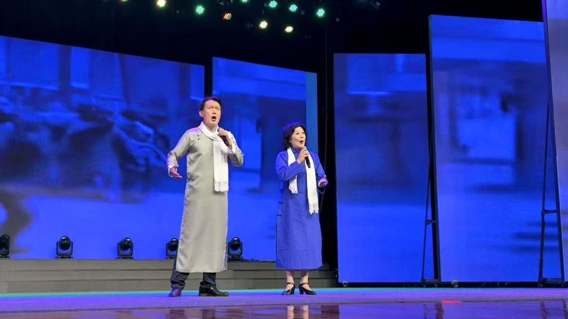 “追憶英雄 浩氣千秋”大型歌舞晚（wǎn）會在沈（shěn）隆（lóng）重（chóng）舉行