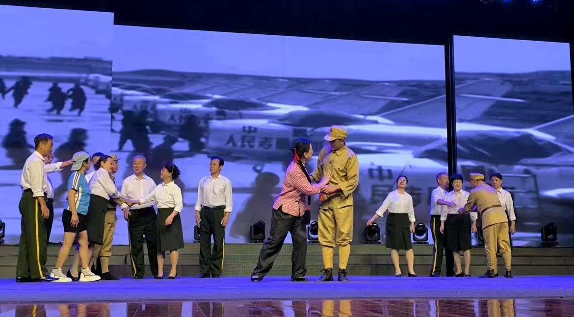 “追憶英雄 浩氣千秋”大型（xíng）歌舞（wǔ）晚會在沈隆重舉行