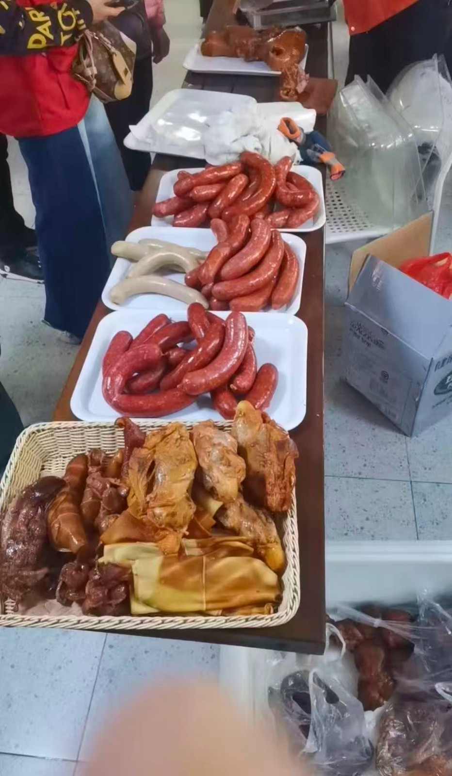 沈陽市沈河區（qū）樂養之家西（xī）華社（shè）區市集熱鬧開市，惠民便（biàn）民暖人（rén）心