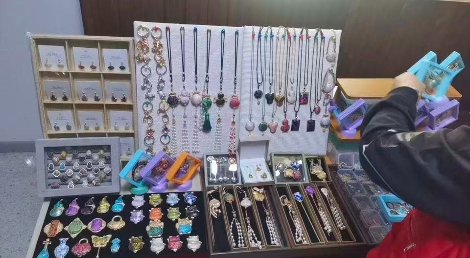 沈陽市沈河區樂（lè）養之家西華社區（qū）市集熱鬧開市，惠民便民暖人心