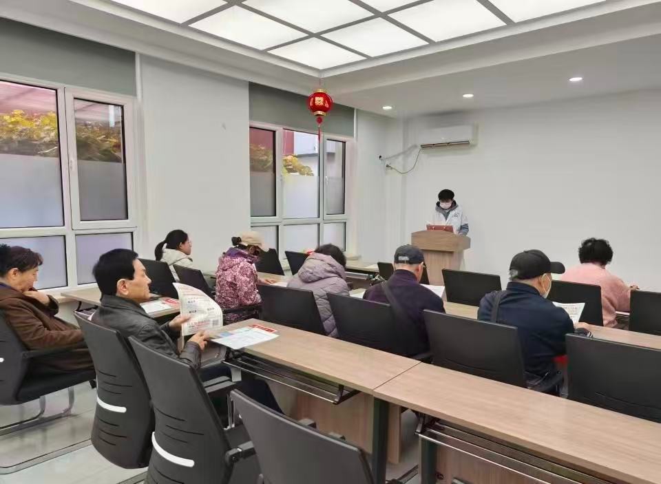 ”秋（qiū）收冬藏，敷貼幫忙”主題（tí）養生健康講堂活動（dòng）在沈陽皇姑區北塔街道鬆江社區舉行