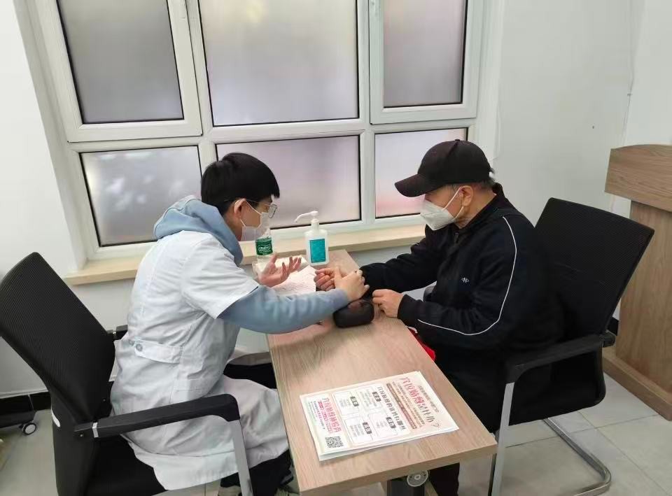 ”秋收冬藏，敷貼幫忙”主題養生（shēng）健康（kāng）講堂活動在沈陽皇姑區北塔街道鬆江社區舉行