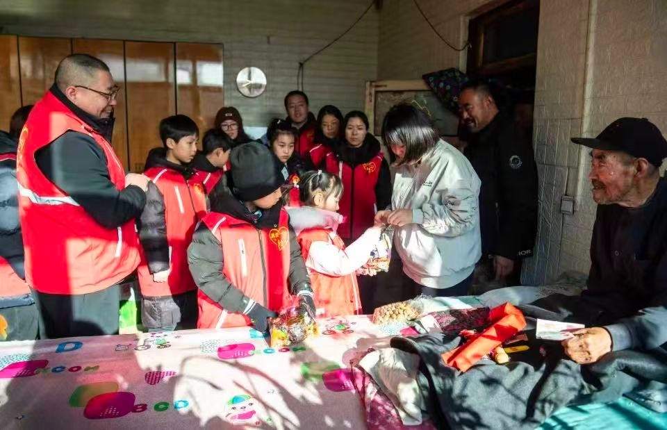 真爱相伴·情谊满满——2026丙午马年春节慰（wèi）问活动暖人心