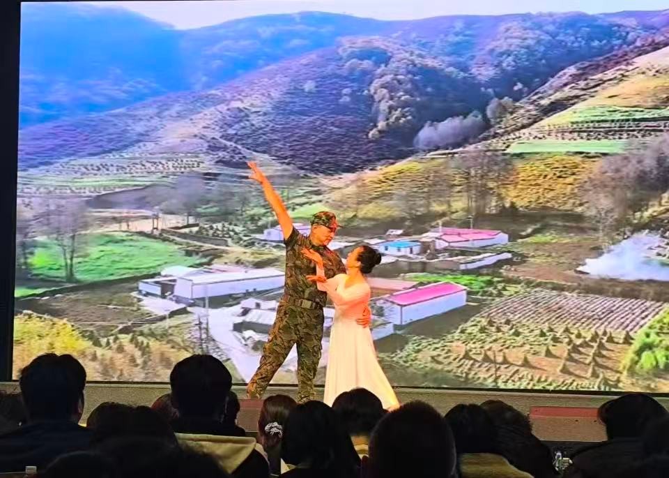 紅色歌曲進校園  雷鋒精神駐我心—高校（xiào）思想政（zhèng）治課的新形式