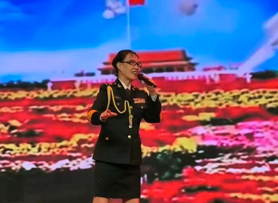 紅色（sè）歌曲進校園  雷鋒精神駐我心—高校思想政治（zhì）課的新形式