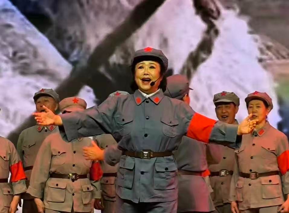 紅色歌曲進校園  雷鋒精神駐我心—高校（xiào）思想政治課的新形式