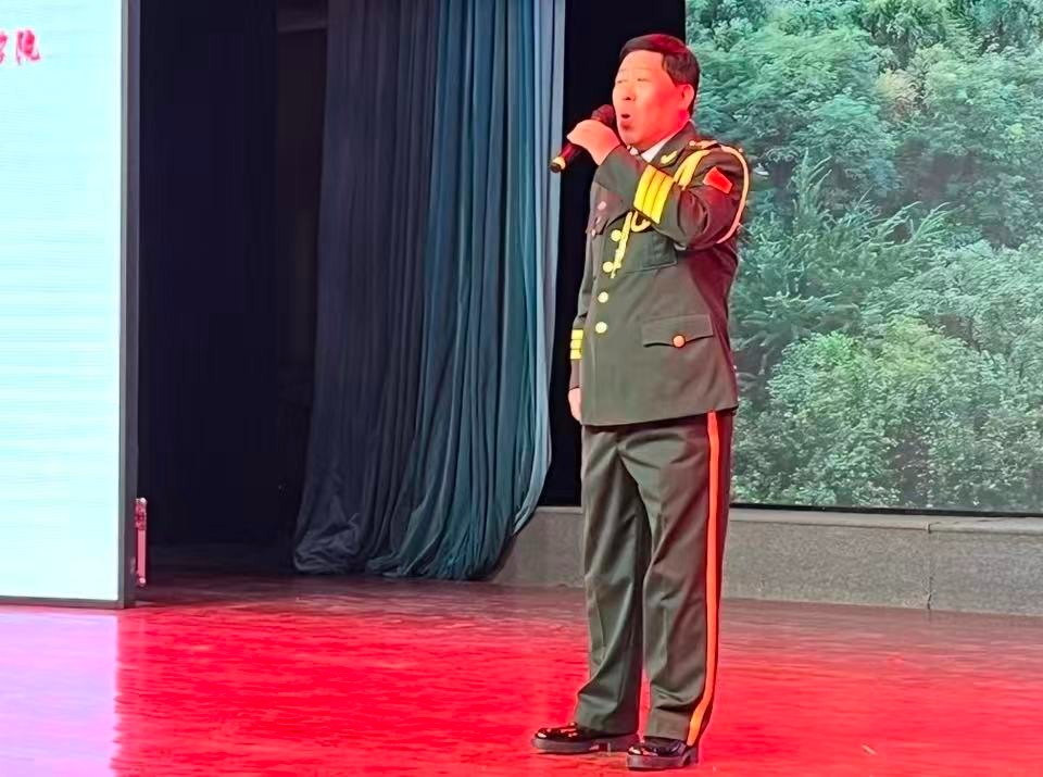 紅色歌曲進校園  雷鋒精神駐我心—高校思想政（zhèng）治課的新形式